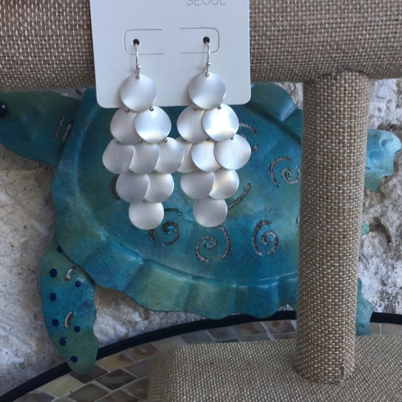 Matte Finish Silver tone Chandelier earrings - Picture 4 of 6